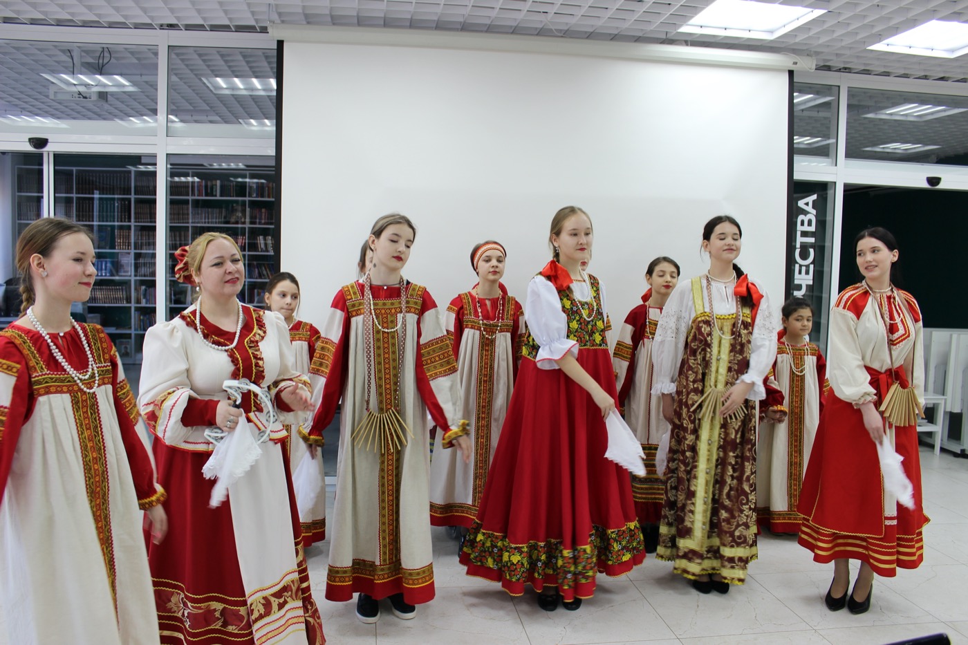 Праздничный концерт «Живет Россия и поёт»